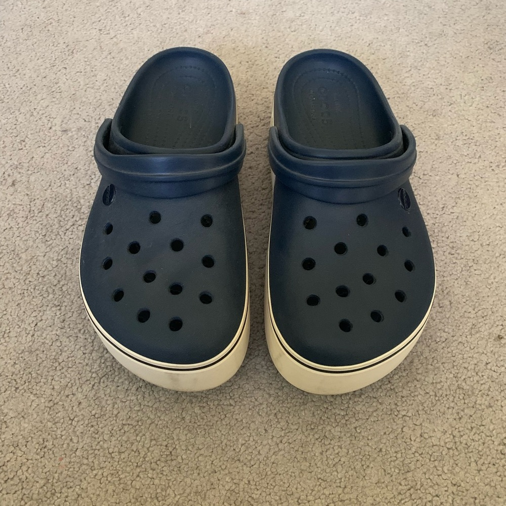 navy blue platform crocs